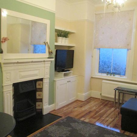 Appartamento The Quiet & Cosy Fulham Reach Crib Londra Esterno foto