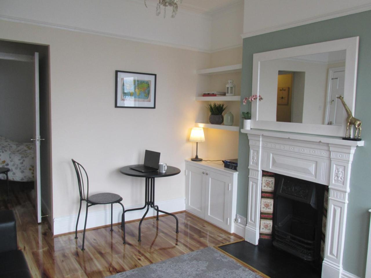 Appartamento The Quiet & Cosy Fulham Reach Crib Londra Esterno foto